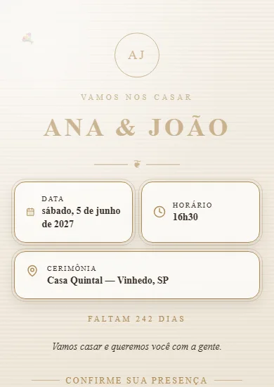 Convite modelo Casamento Clássico: Off-white, monograma, fios dourados e ornamentos florais.